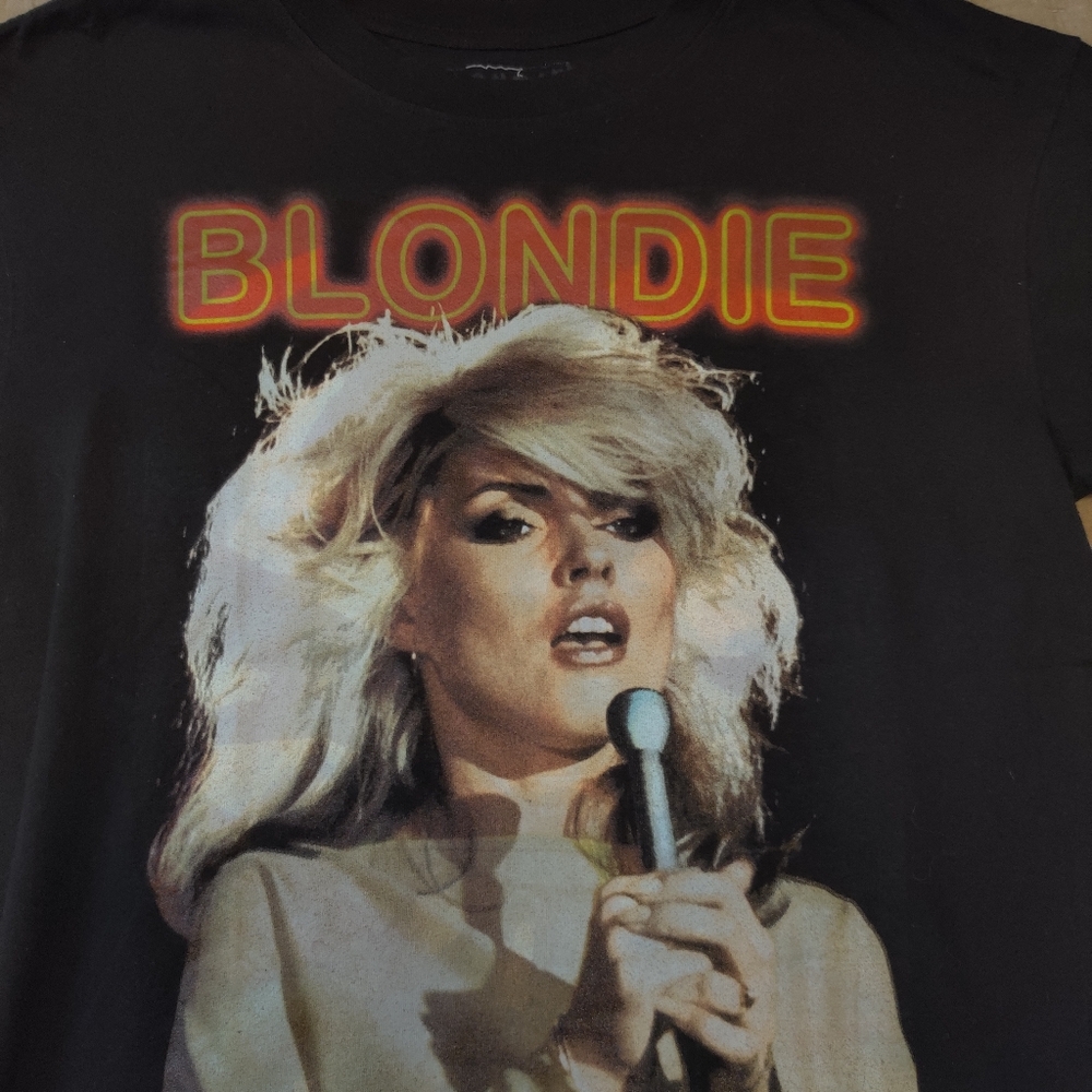 Blondie's T - Picture 4 of 6